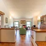 Appealing In Collesalvetti With Garden