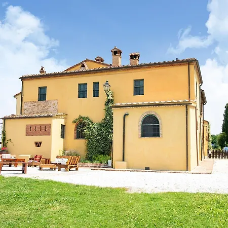 Appealing In Collesalvetti With Garden