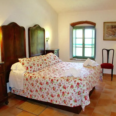 Holiday home Appealing In Collesalvetti With Garden Nugola