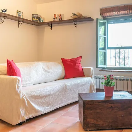 Appealing In Collesalvetti With Garden Nugola